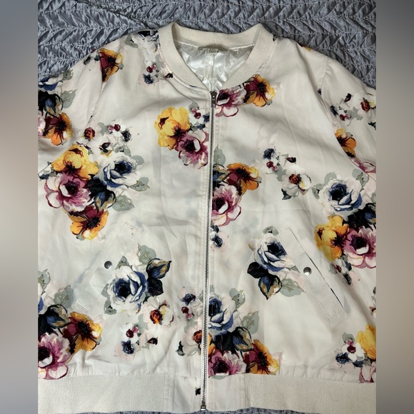 Cozy casual nwot bomber floral jacket - Picture 4 of 12